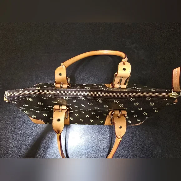 Dooney & Bourke Brown Monogram Shoulder Bag, Excellent Condition, No Long Handle - Picture 5 of 10
